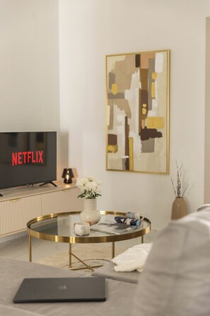 Interior - modern warmth deigned for rest & flow (Thessaloniki)