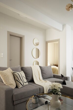 Smart TV - modern warmth deigned for rest & flow (Thessaloniki)