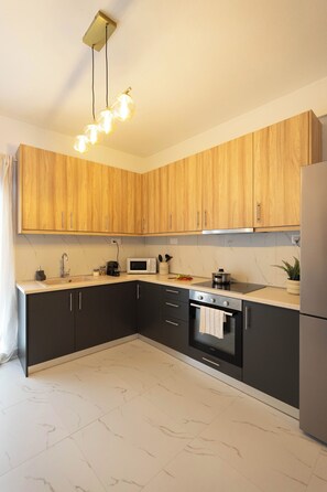 Mikrowelle, Ofen, Geschirrspüler