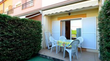 House | Outdoor dining