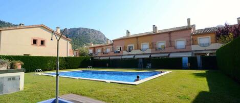 บ้านพัก | สระว่ายน้ำ | สระว่ายน้ำกลางแจ้ง