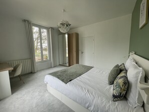 7 bedrooms, iron/ironing board