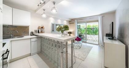 Chic Studio 5 Minutes from Croisette - with large terrace and AC