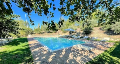 Large Villa - Sleeps 10 - Pool - Pergola - Playground for Children - Wifi