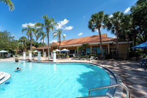A heated pool - 3-bedroom townhome in peaceful Kissimmee with AC, WiFi and Pool (Kissimmee)