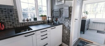 Serene Lakeside Cabin Next to the sea Just 10 Minutes From Stockholm City!