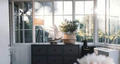 Serene Lakeside Cabin Next to the sea Just 10 Minutes From Stockholm City!