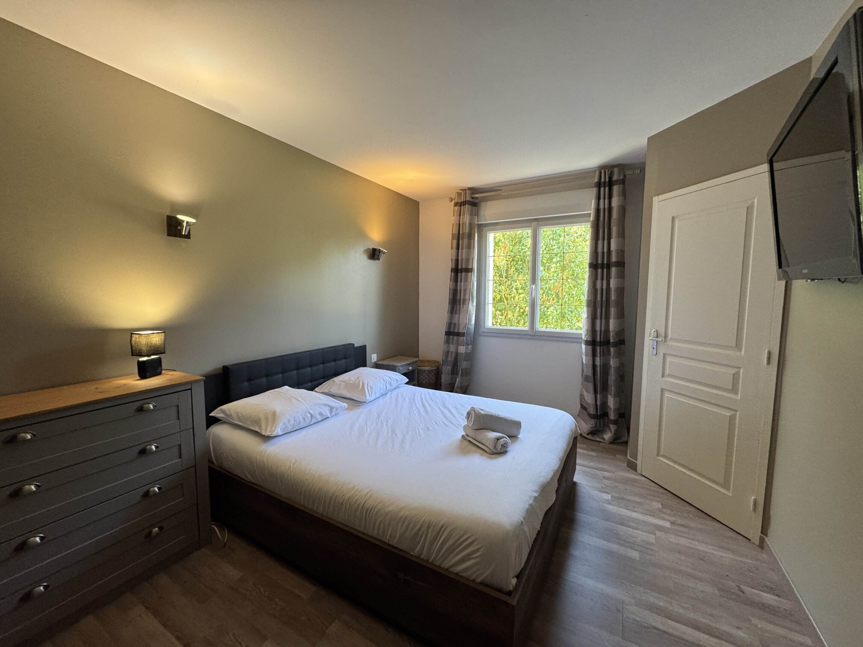 House | 4 bedrooms, iron/ironing board