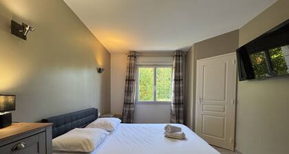 Spacious Country Home for 14 Guests