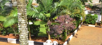 Entebbe's Premier Vacation Home—Sleeps 14+ with Lake Victoria view