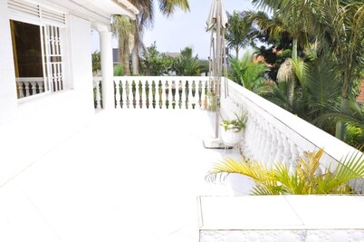 Entebbe's Premier Vacation Home—Sleeps 14+ with Lake Victoria view