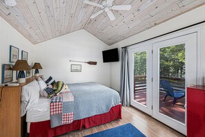 3 bedrooms, desk, free WiFi, bed sheets