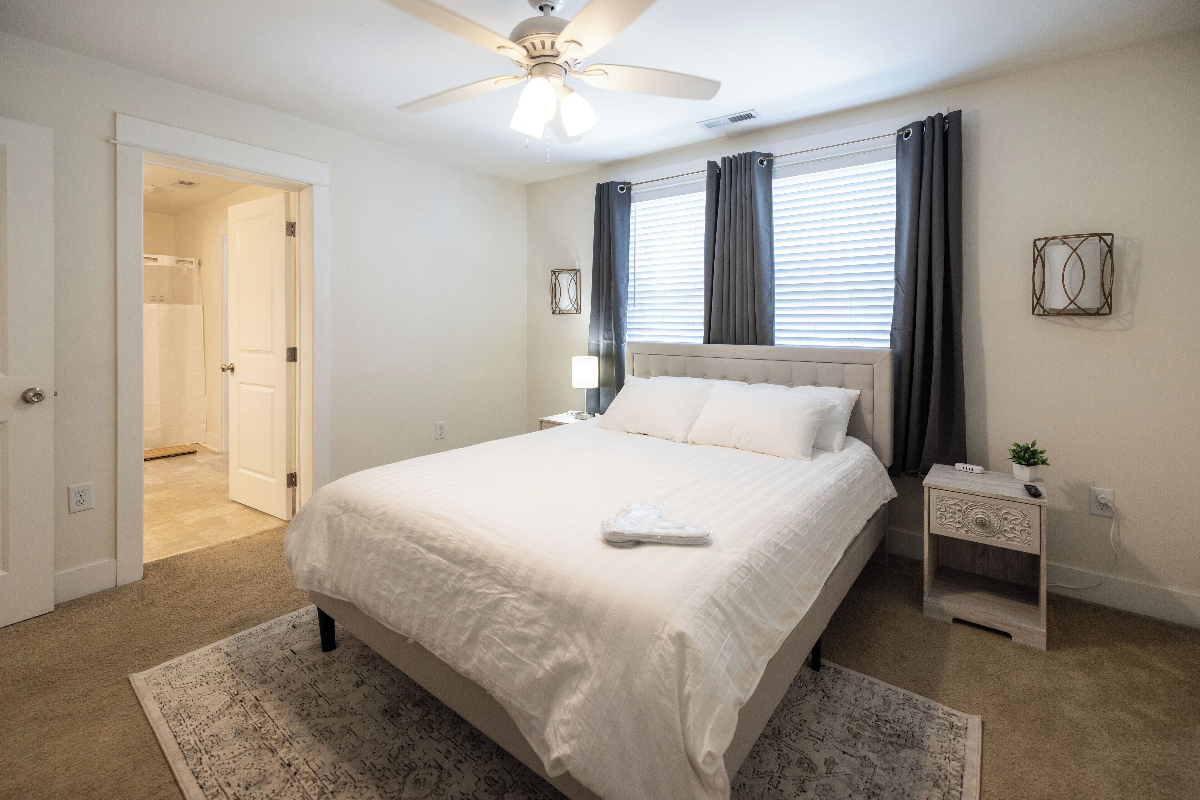 3 bedrooms, desk, iron/ironing board, travel cot