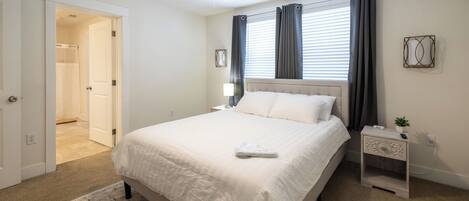3 bedrooms, desk, iron/ironing board, travel cot