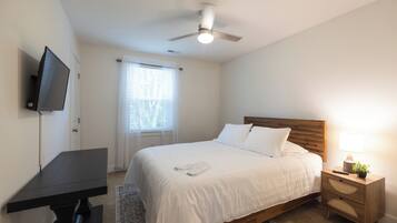 3 bedrooms, desk, iron/ironing board, travel crib