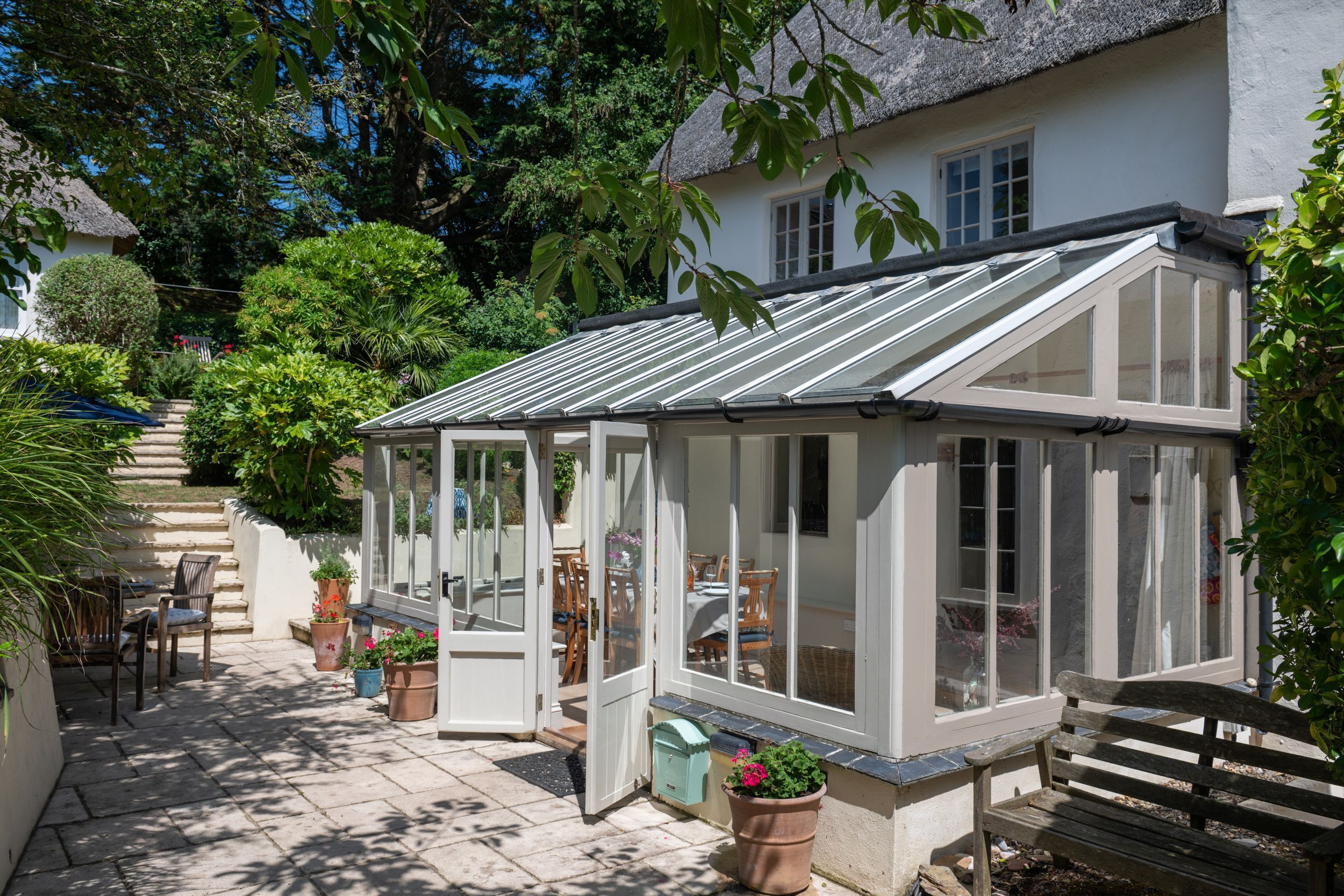 屋外ダイニングエリア