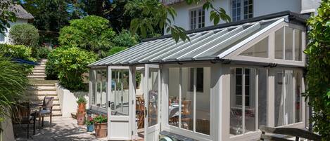 屋外ダイニングエリア