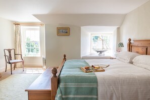 4 bedrooms, iron/ironing board, free WiFi, bed sheets - Thatchways -  a house that sleeps 7 guests  in 4 bedrooms (Thurlestone)