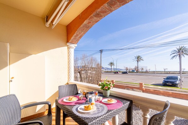 Apartment | Outdoor dining