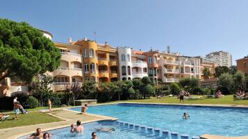 Apartment | Pool | Outdoor pool