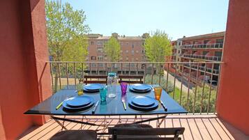 Apartamento | Restaurante al aire libre
