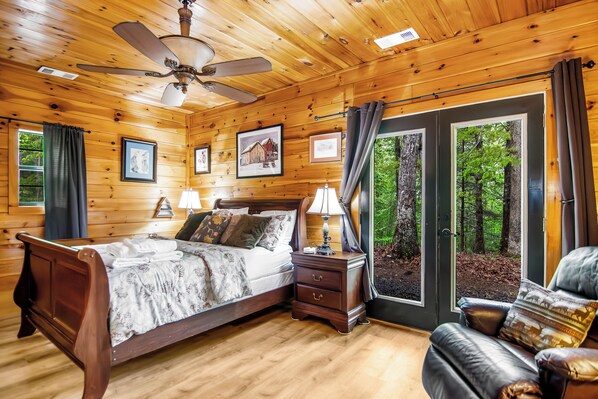 5 bedrooms, iron/ironing board, free WiFi, bed sheets - Sleeps 14; Blue Ridge Retreat- Firepit, Games, Dog Friendly, Fireplace, Mountain (Blue Ridge)