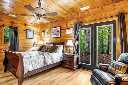 Sleeps 14; Blue Ridge Retreat- Firepit, Games, Dog Friendly, Fireplace, Mountain