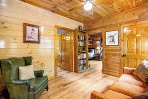 5 bedrooms, iron/ironing board, free WiFi, bed sheets