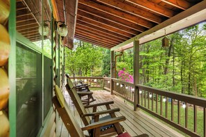 Terrace/patio - Sleeps 14; Blue Ridge Retreat- Firepit, Games, Dog Friendly, Fireplace, Mountain (Blue Ridge)