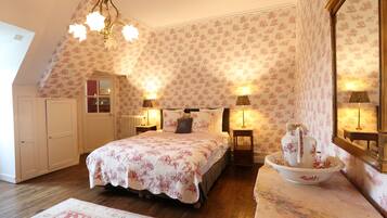 Iron/ironing board, free WiFi