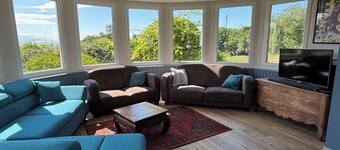 House with sea view, access to beaches and GR34