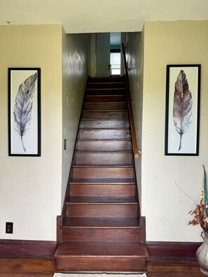 Interior - Charming 3-bedroom farmhouse with AC, WiFi in quaint Austinburg (Austinburg)