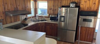 Charming 3-bedroom Country Porch Home with AC, WiFi in Welcoming Town of Dayton