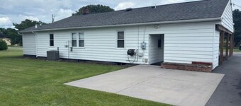 Charming 3-bedroom Country Porch Home with AC, WiFi in Welcoming Town of Dayton