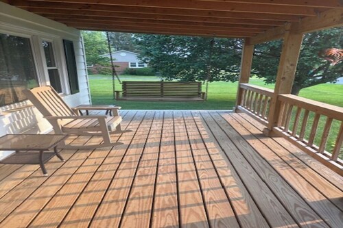 Charming 3-bedroom Country Porch Home with AC, WiFi in Welcoming Town of Dayton