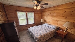 A bedroom with a bed, two bedside lamps, a ceiling fan, and a window with blinds. - Charming 3-bedroom Country Porch Home with AC, WiFi in Welcoming Town of Dayton (Dayton)
