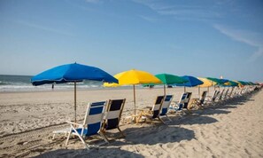 Sun loungers - Studio @ Grande Cayman- sleeps 4, balcony, beach chairs, pool, lazy river, slide (Myrtle Beach)
