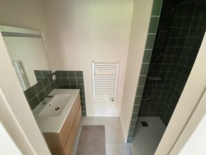 Hårtørrer, håndklæder, Sæbe, Toiletpapir