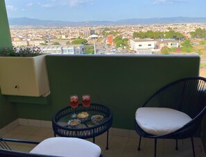 Property grounds - Scent of Helichrysum - Panoramic 6th Floor Flat, Bright, New & Well Connected (Cagliari)