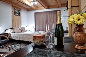 Cortinas blackout, tabla de planchar con plancha y wifi gratis 