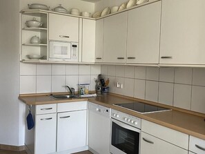 Micro-ondes, four, plaque de cuisson, lave-vaisselle