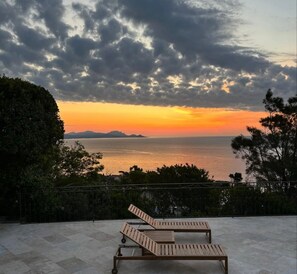 Terrace/patio - Villa Odyssée, panoramic view over the bays of St Tropez (Roquebrune-sur-Argens)