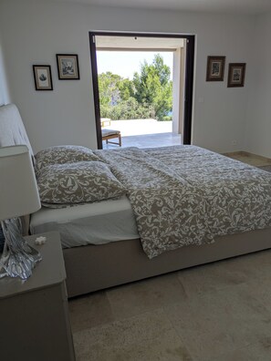 4 bedrooms, iron/ironing board, WiFi, bed sheets - Villa Odyssée, panoramic view over the bays of St Tropez (Roquebrune-sur-Argens)