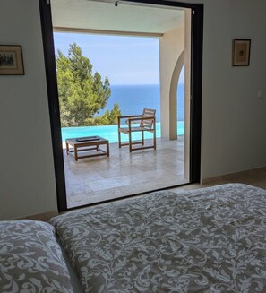 4 bedrooms, iron/ironing board, WiFi, bed sheets - Villa Odyssée, panoramic view over the bays of St Tropez (Roquebrune-sur-Argens)