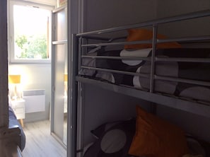 1 chambre, fer et planche à repasser, Wi-Fi gratuit