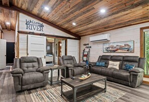 Interior - Fall Special on Glover River-Floatin Daze Cabin (Broken Bow)