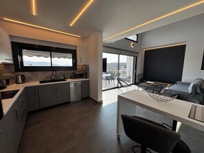 Interior - The Artist, Best Sea View in Porto Rafti (Porto Rafti)