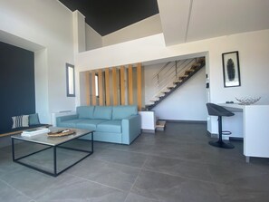 Smart TV - The Artist, Best Sea View in Porto Rafti (Porto Rafti)