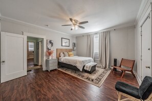 3 bedrooms, desk, iron/ironing board, free WiFi