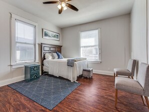 3 bedrooms, desk, iron/ironing board, free WiFi